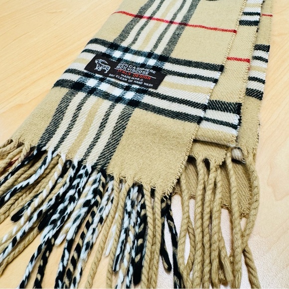 Pre-Loved Classic Plaid Scarf – Cashmere Blend - Picture 3 of 4